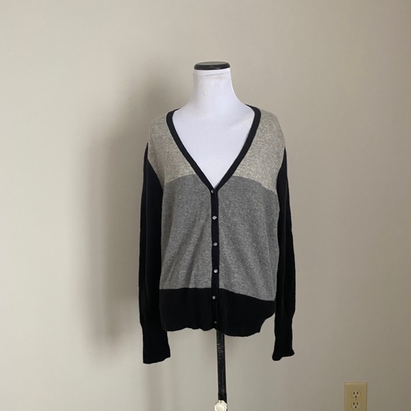 XL 100% CASHMERE Sweater Apt 9 gray and black... - Picture 6 of 6